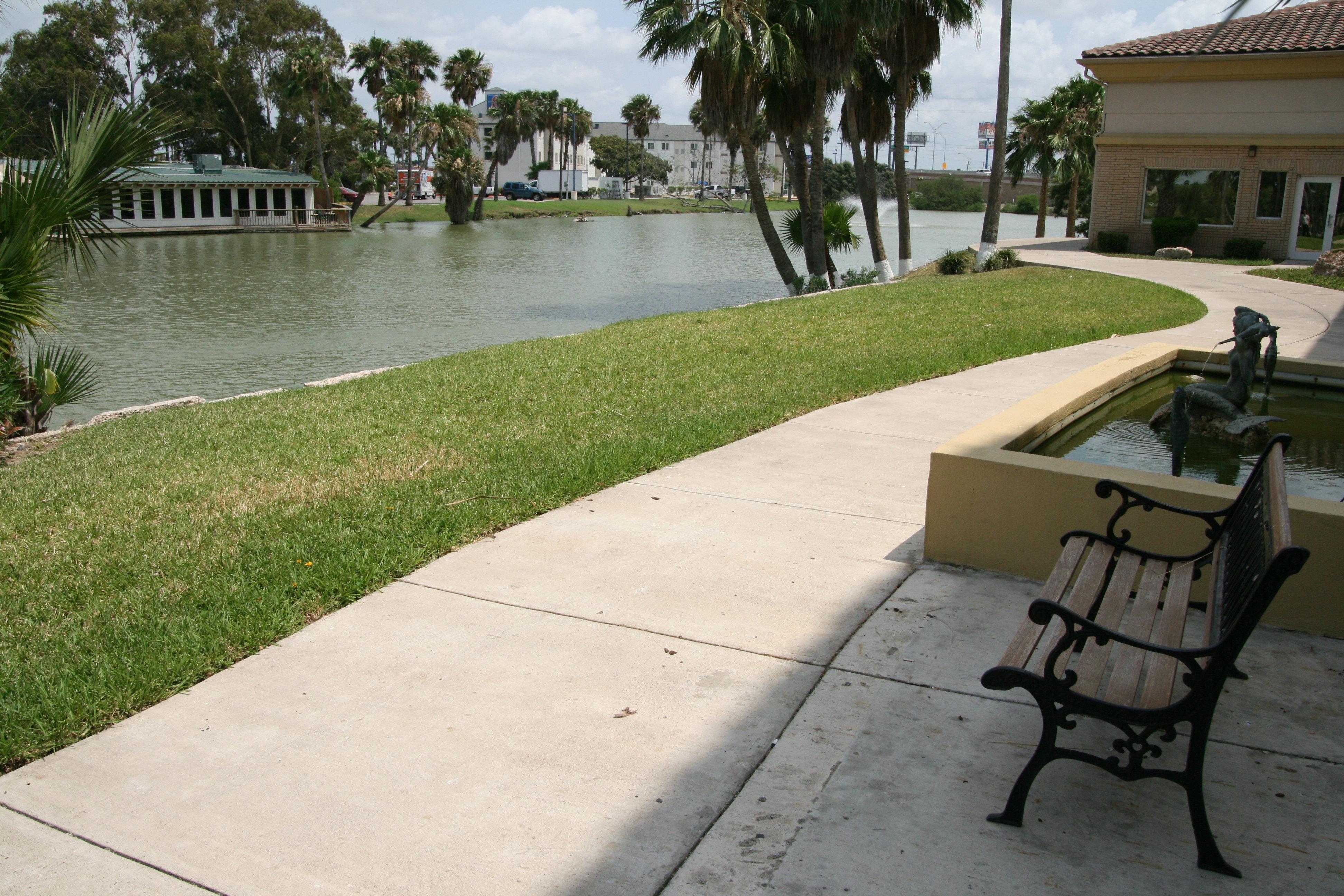 Holiday Inn Express Hotel And Suites Brownsville By Ihg Exterior foto