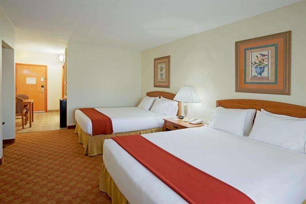 Holiday Inn Express Hotel And Suites Brownsville By Ihg Exterior foto
